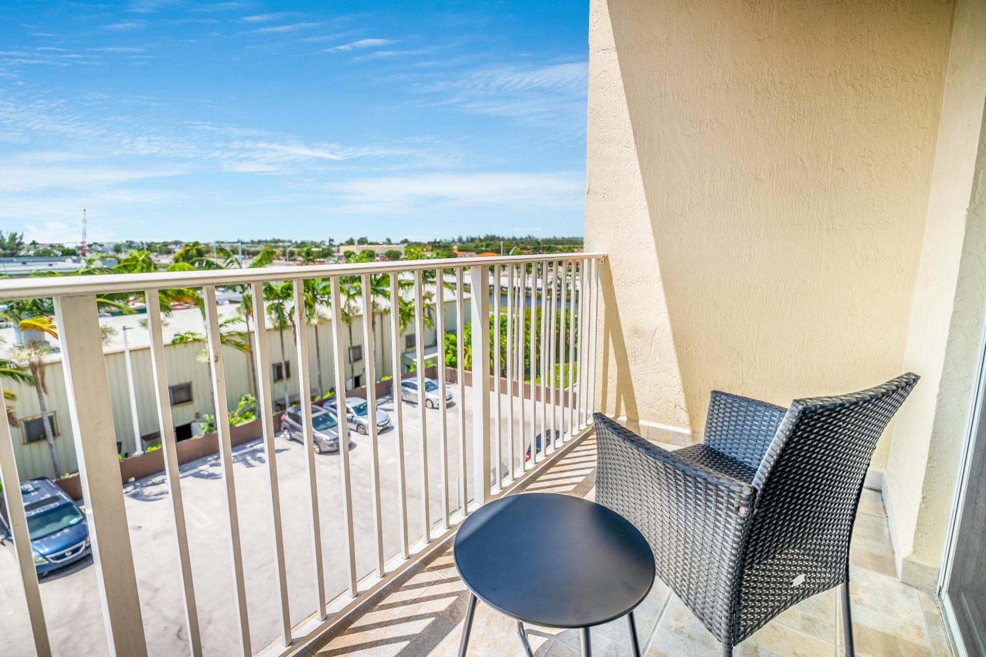 South River Suites Hialeah Gardens Exterior photo