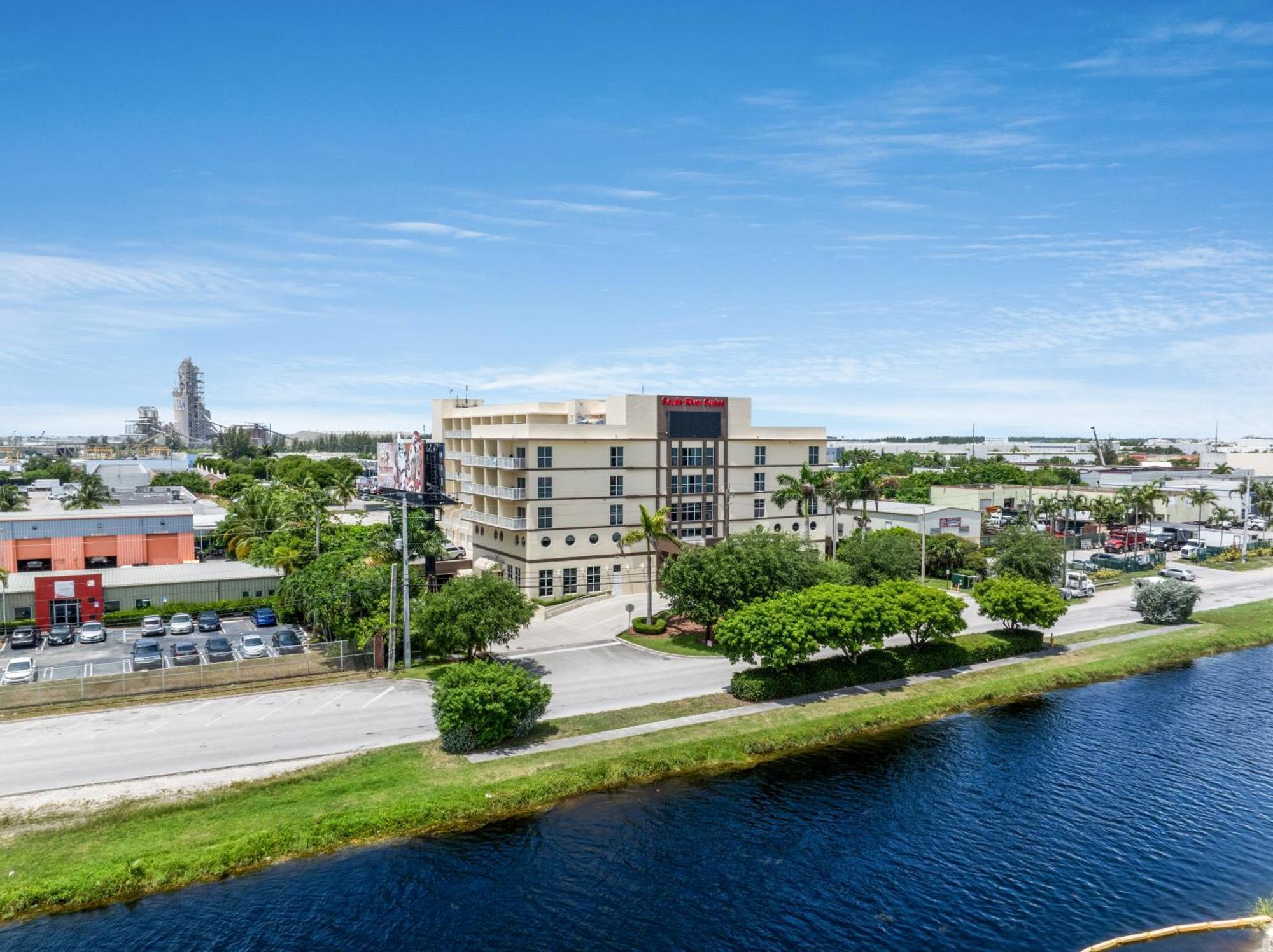 South River Suites Hialeah Gardens Exterior photo